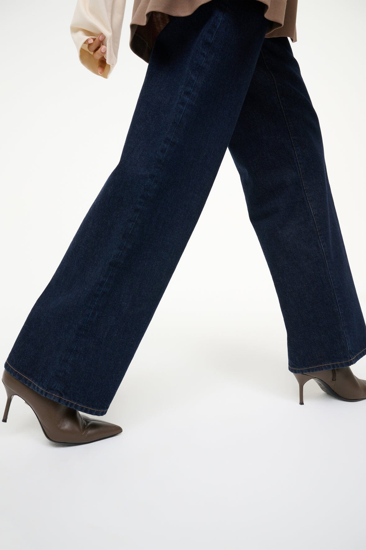 SEBASTIAN ANKLE BOOT | TRUFFLE - Image 4