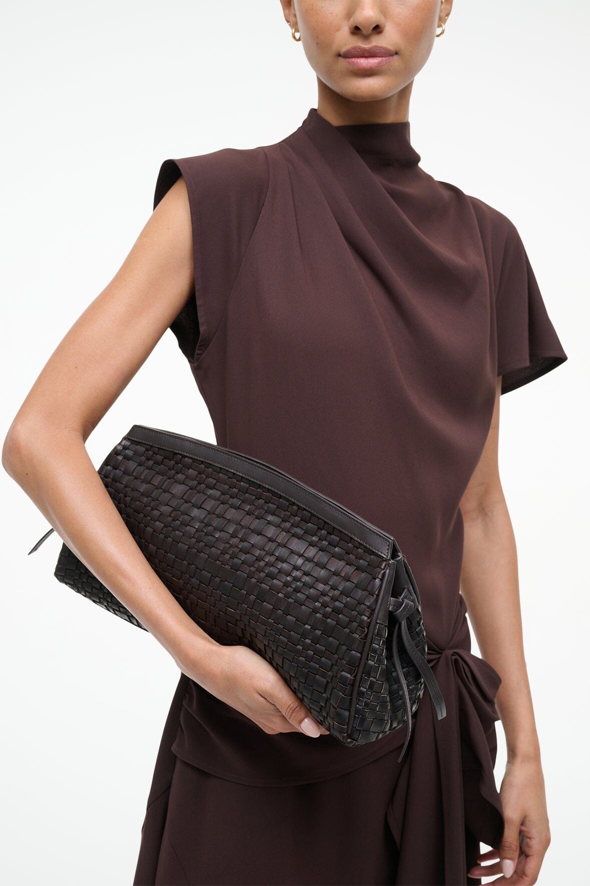 MAUDE SOFT CLUTCH | ESPRESSO WOVEN LEATHER - Image 2