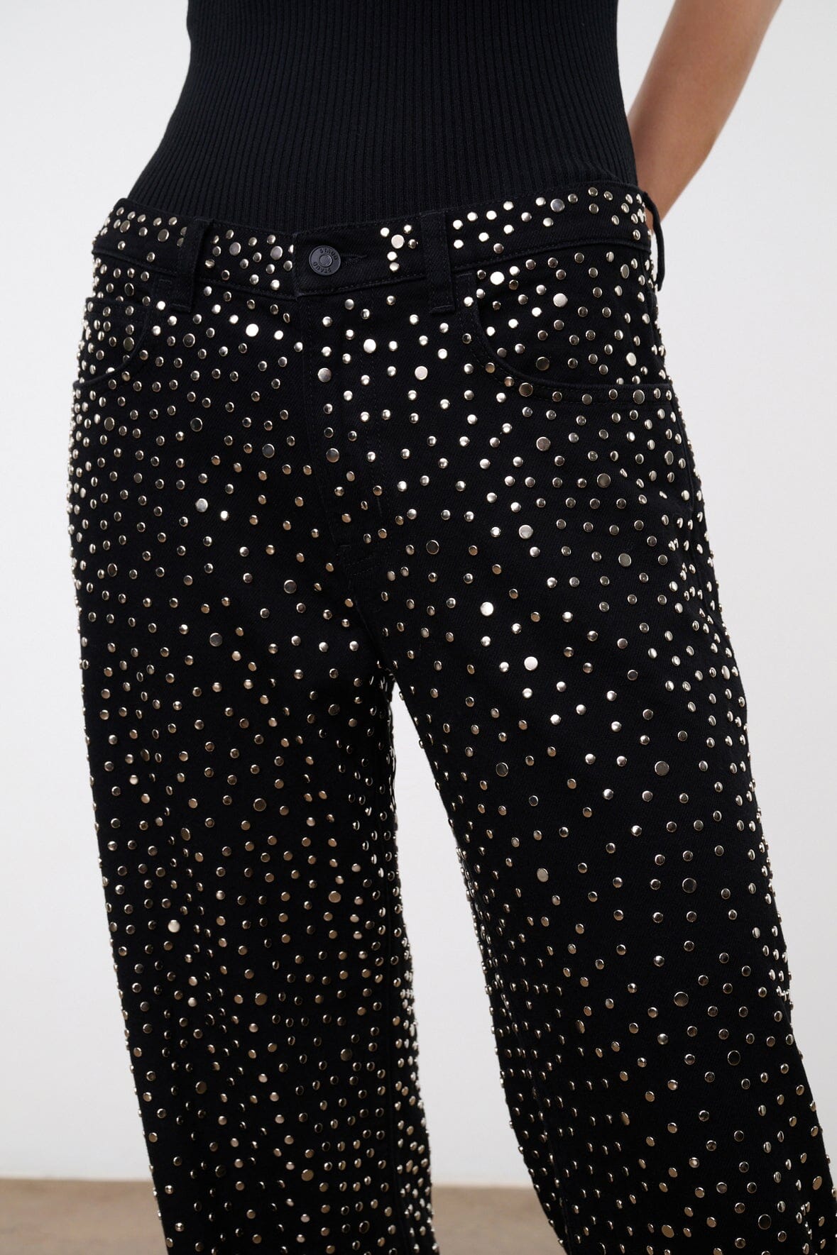 GUS RELAXED JEAN | STUDDED BLACK - Image 4