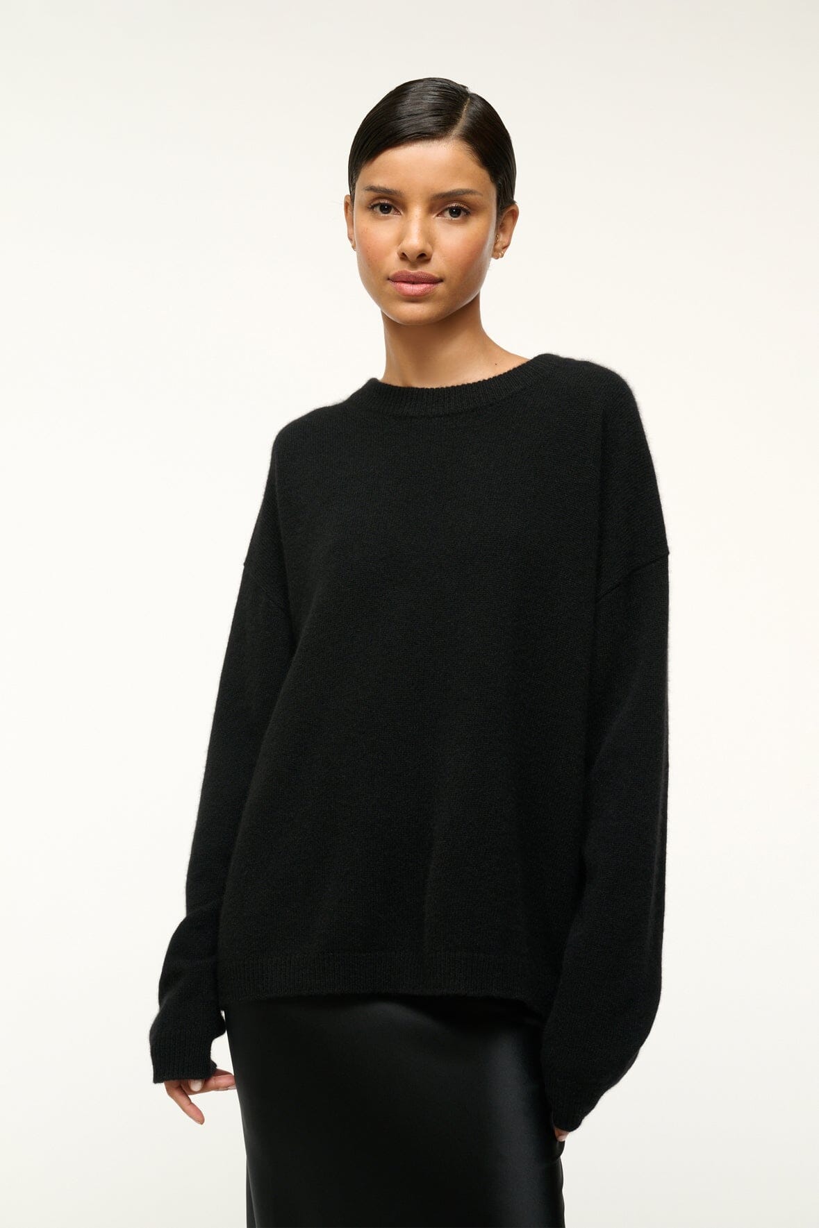 SERRANO CASHMERE RELAXED CREW | BLACK - Image 5
