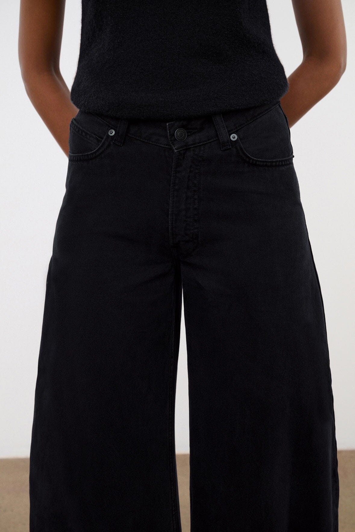 JACKSON BARREL JEAN | STUDDED BLACK - Image 5