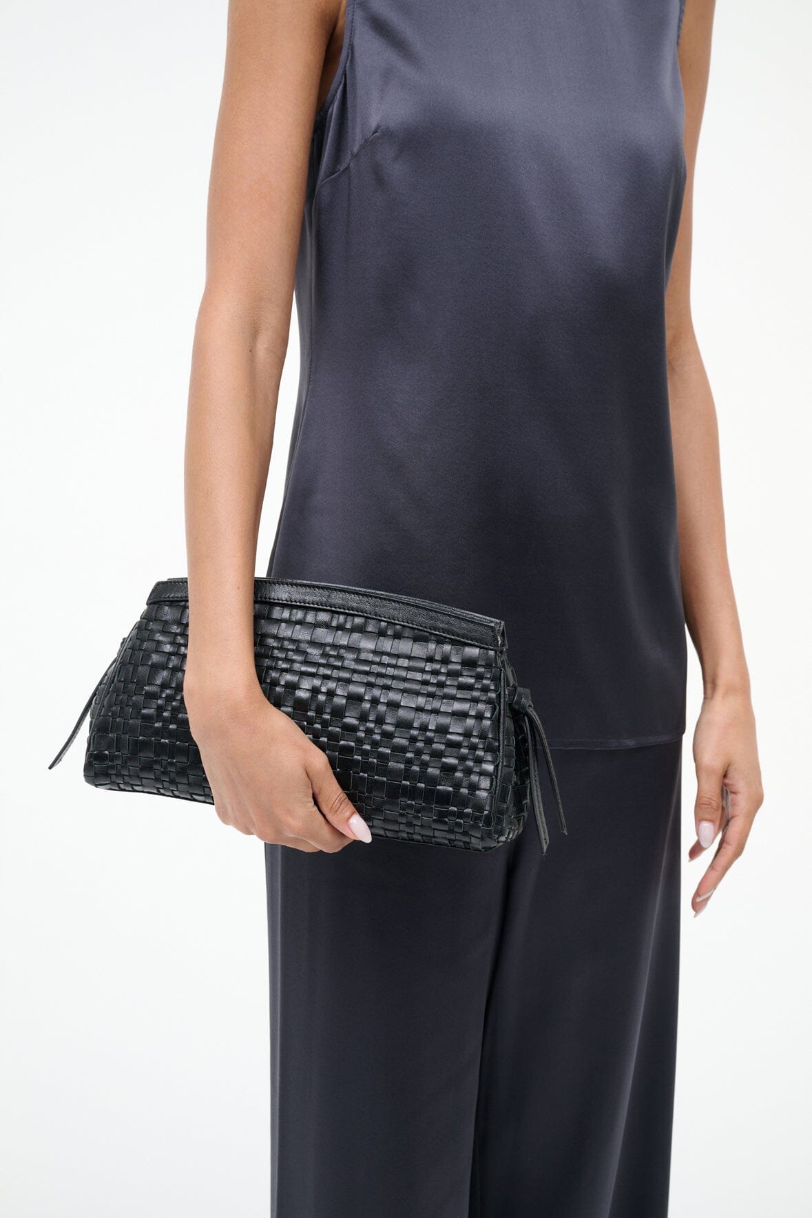 MAUDE CONVERTIBLE CLUTCH | BLACK WOVEN - Image 2